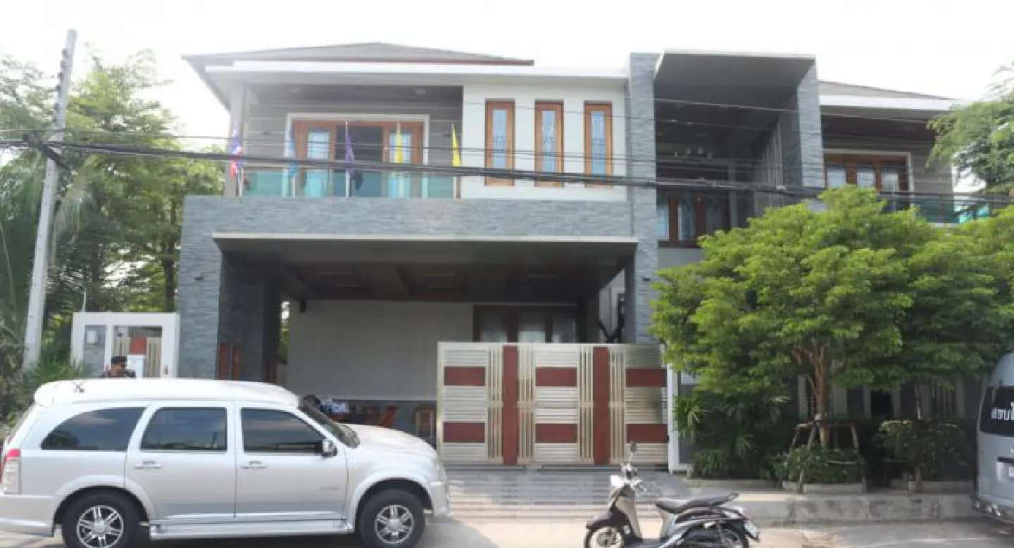 Bt60 million seized from alleged illegal money lender Bt60 million seized from alleged illegal money lender