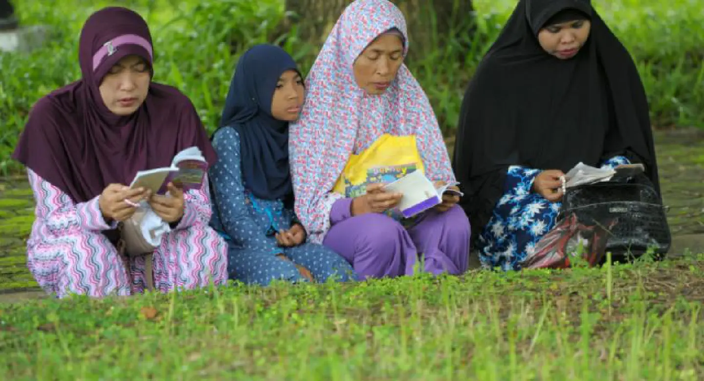 Indonesia marks tsunami 12 years ago with prayers Indonesia marks tsunami 12 years ago with prayers