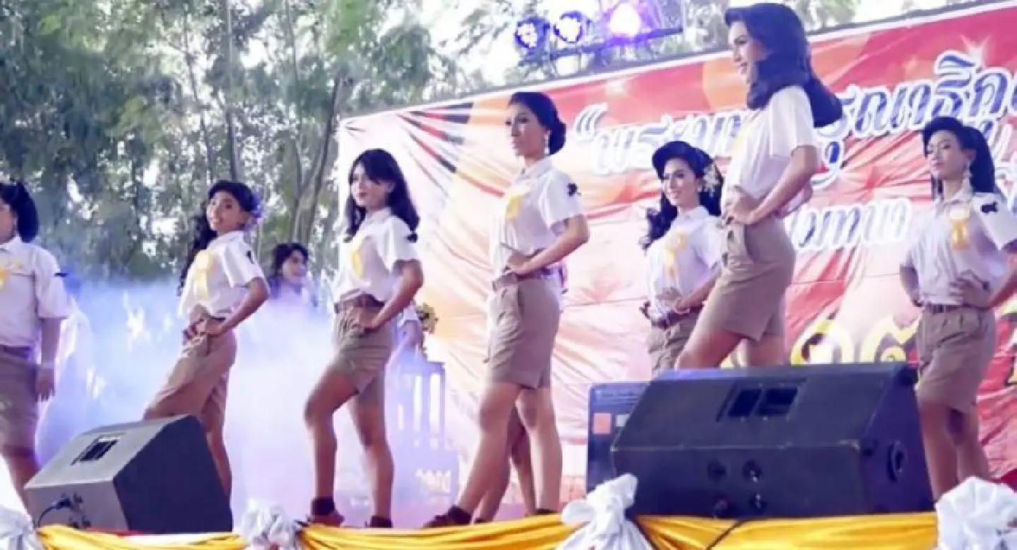 Thai school's `ladyboy pageant