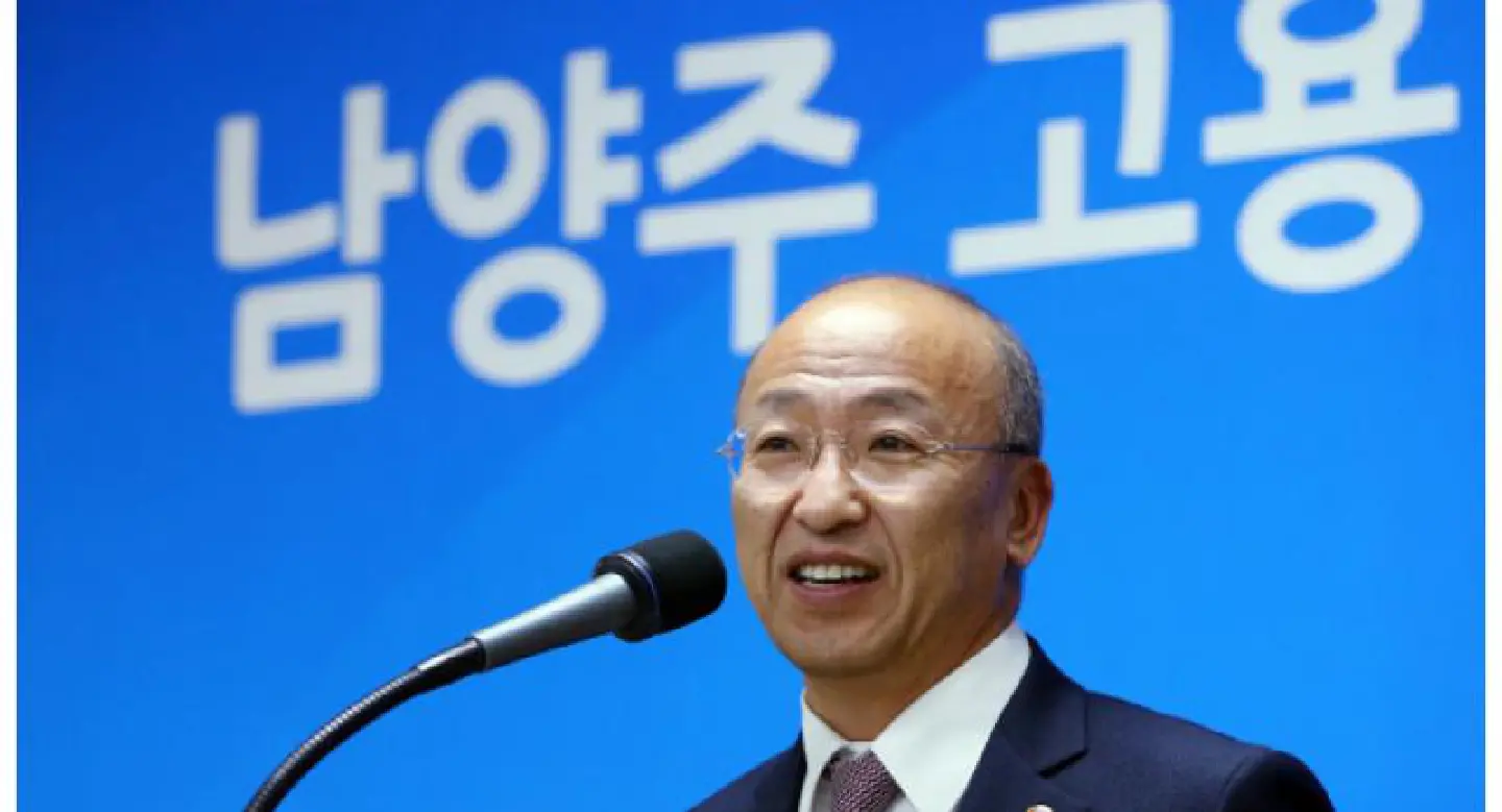 S. Korea pension chief arrested in corruption probe S. Korea pension chief arrested in corruption probe