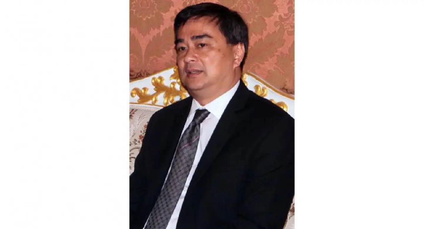 Abhisit urges politicians to restore public faith, warns against return to status quo Abhisit urges politicians to restore public faith, warns against return to status quo