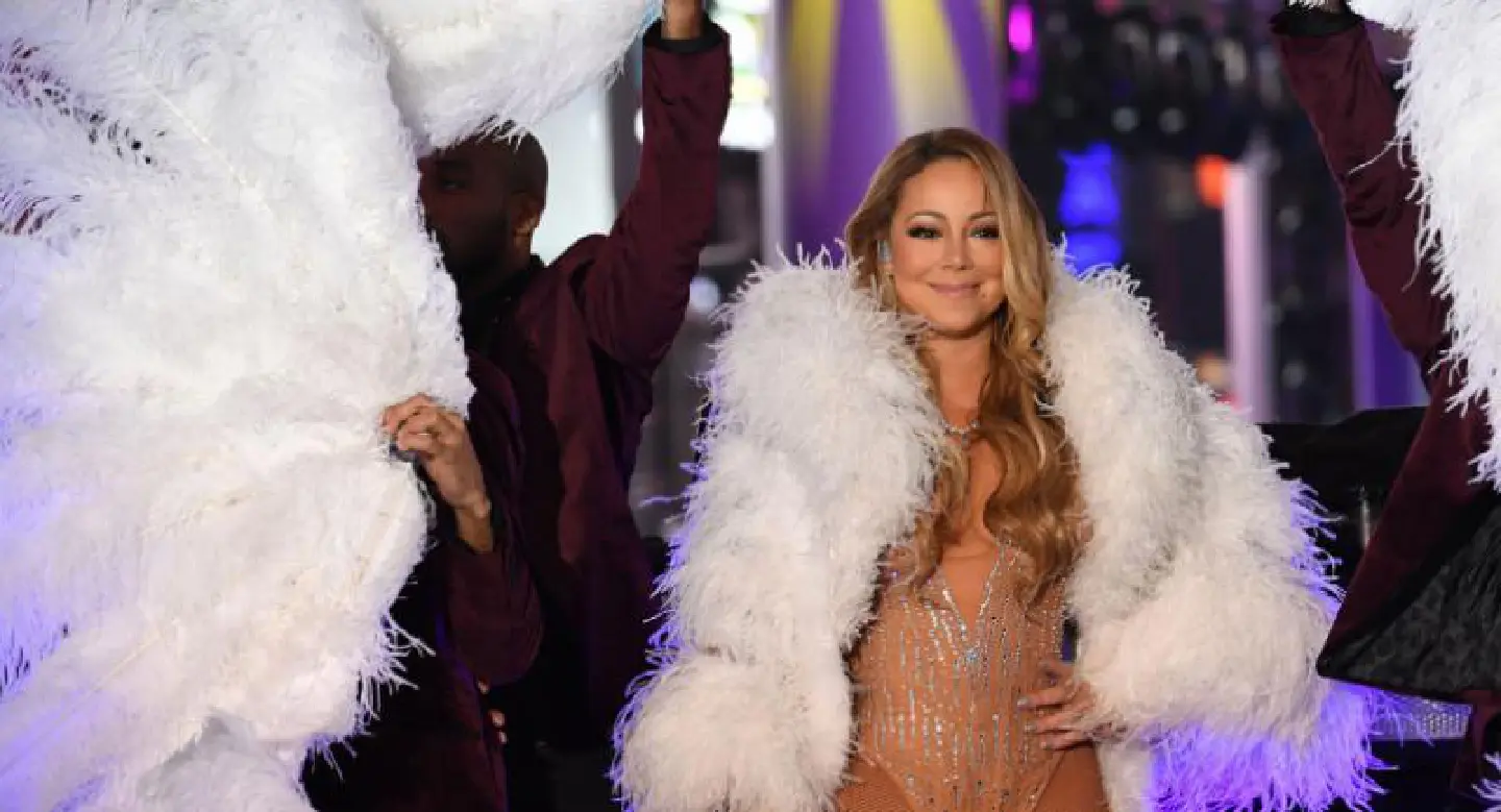 Mariah Carey's mike malfunctions mar NY New Year's show
