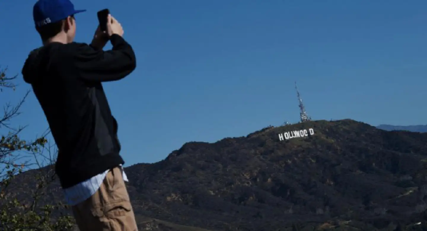Hollywood sign changed to read `Hollyweed Hollywood sign changed to read `Hollyweed