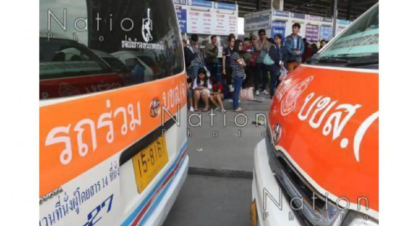 Crowds pack bus and train terminals as millions head back to work in Bangkok Crowds pack bus and train terminals as millions head back to work in Bangkok