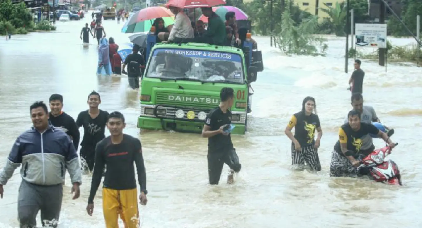 Malaysia floods force 23,000 to leave homes Malaysia floods force 23,000 to leave homes