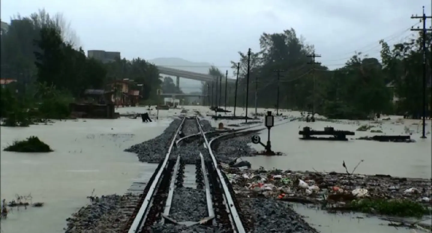 Army provides emergency aid to flood victims Army provides emergency aid to flood victims