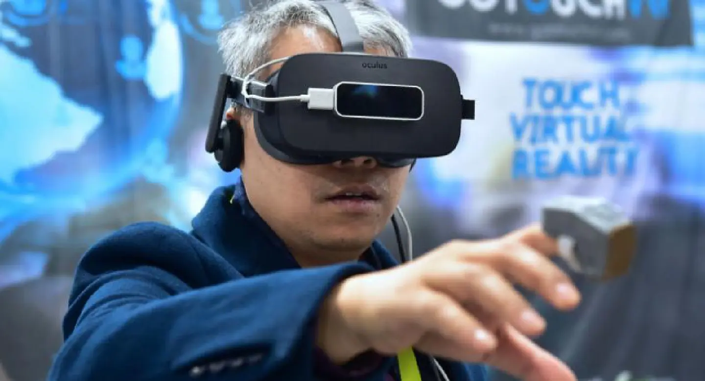 Virtual reality seeks momentum at CES gadget gala Virtual reality seeks momentum at CES gadget gala