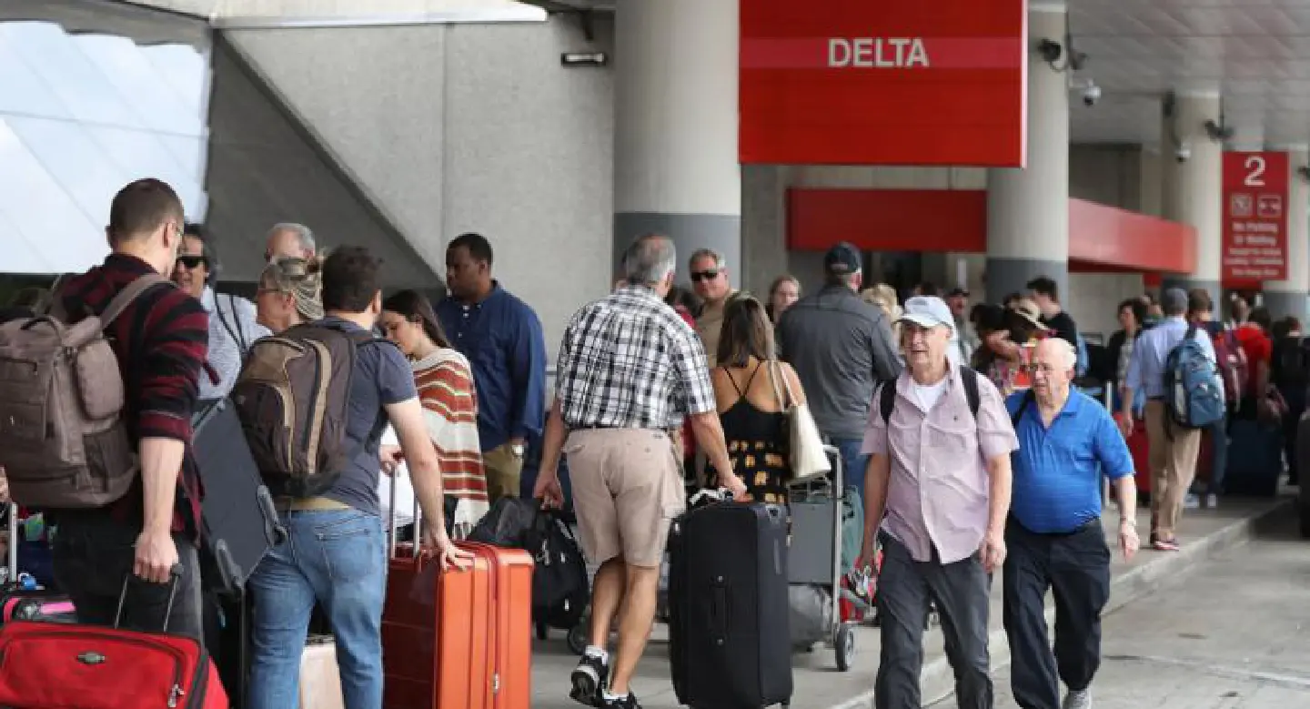 Florida airport reopens after five shot dead Florida airport reopens after five shot dead
