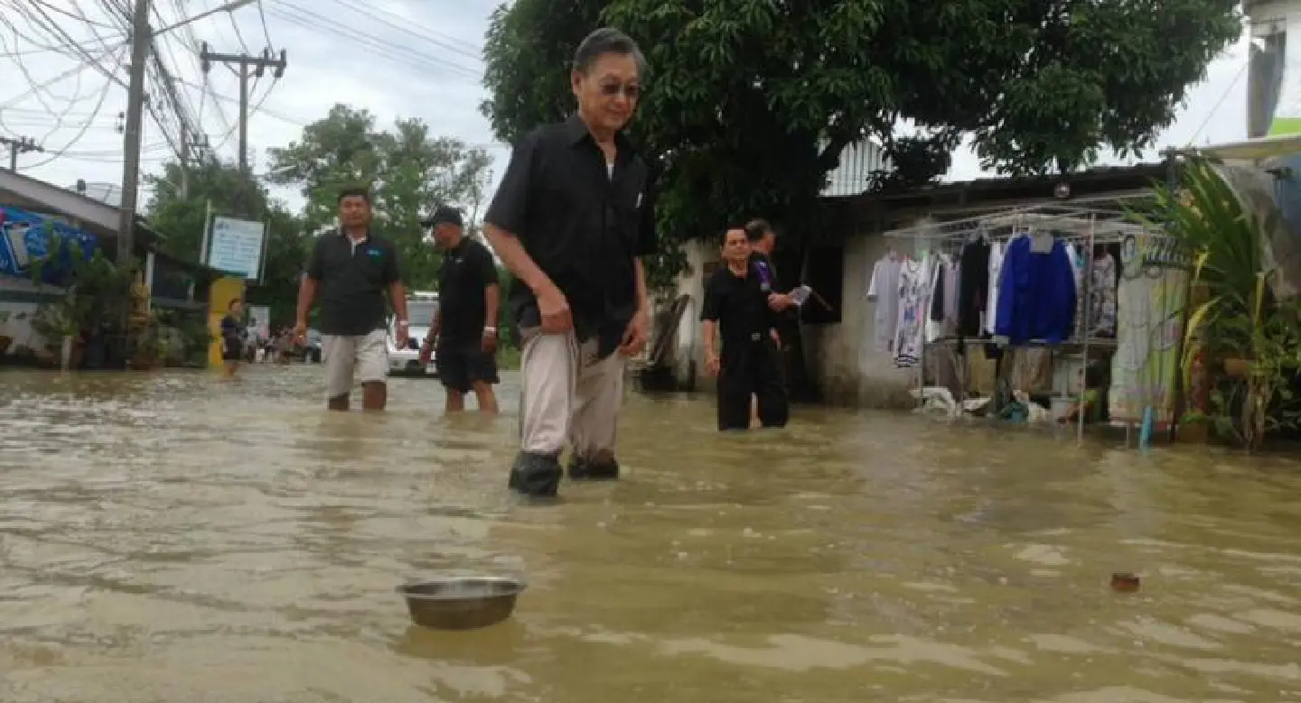 Chuan says airlines increase fares from flooded provinces Chuan says airlines increase fares from flooded provinces