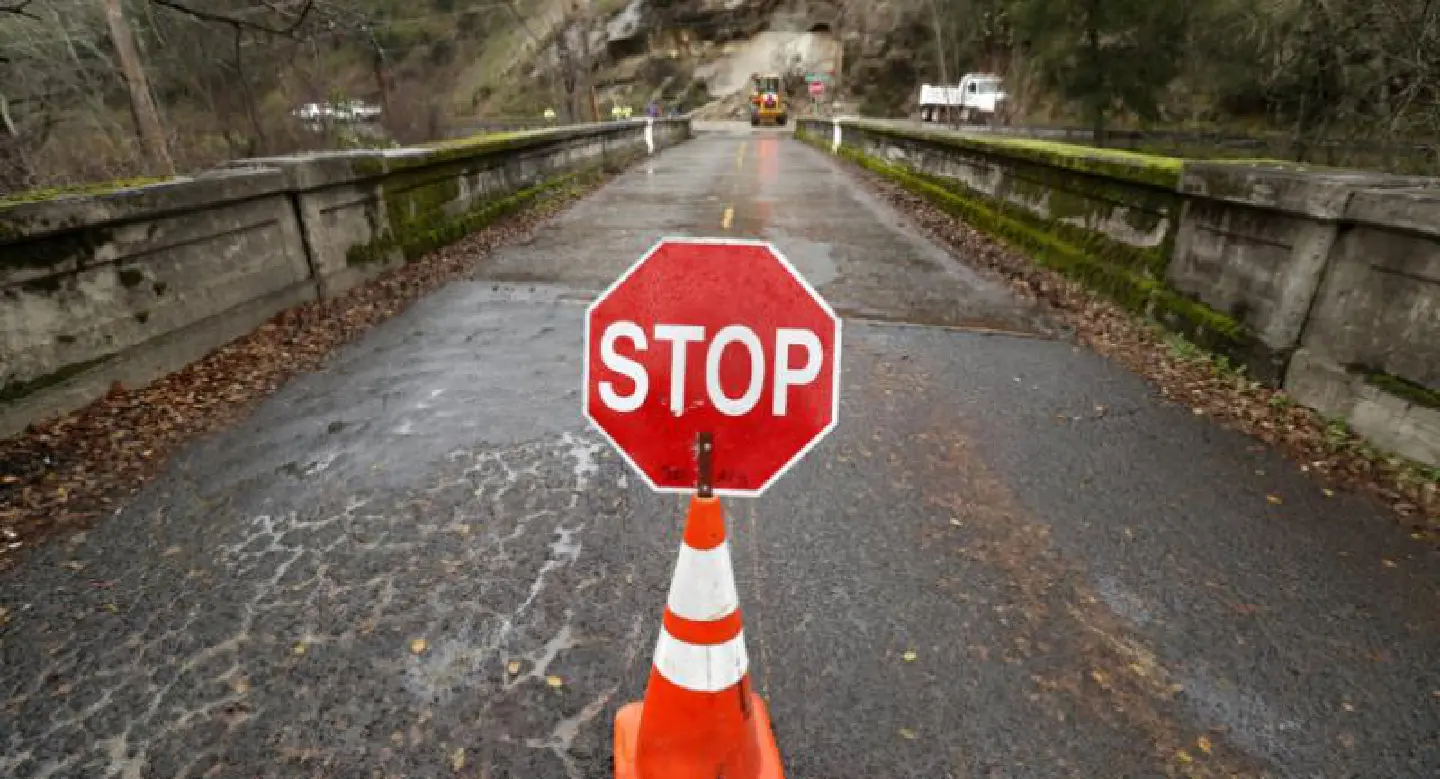 Storms topple California's iconic tunnel tree Storms topple California's iconic tunnel tree