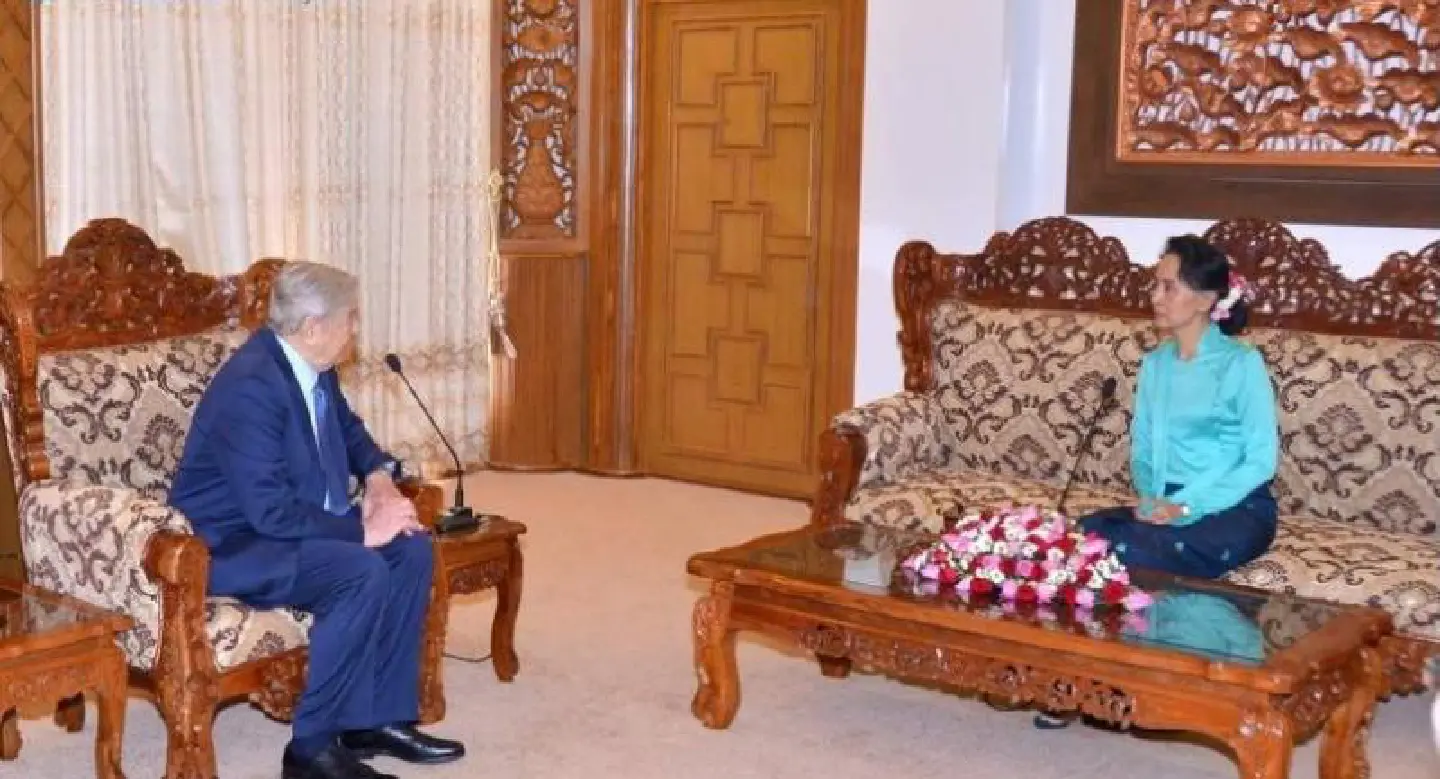 Suu Kyi meets Soros Suu Kyi meets Soros