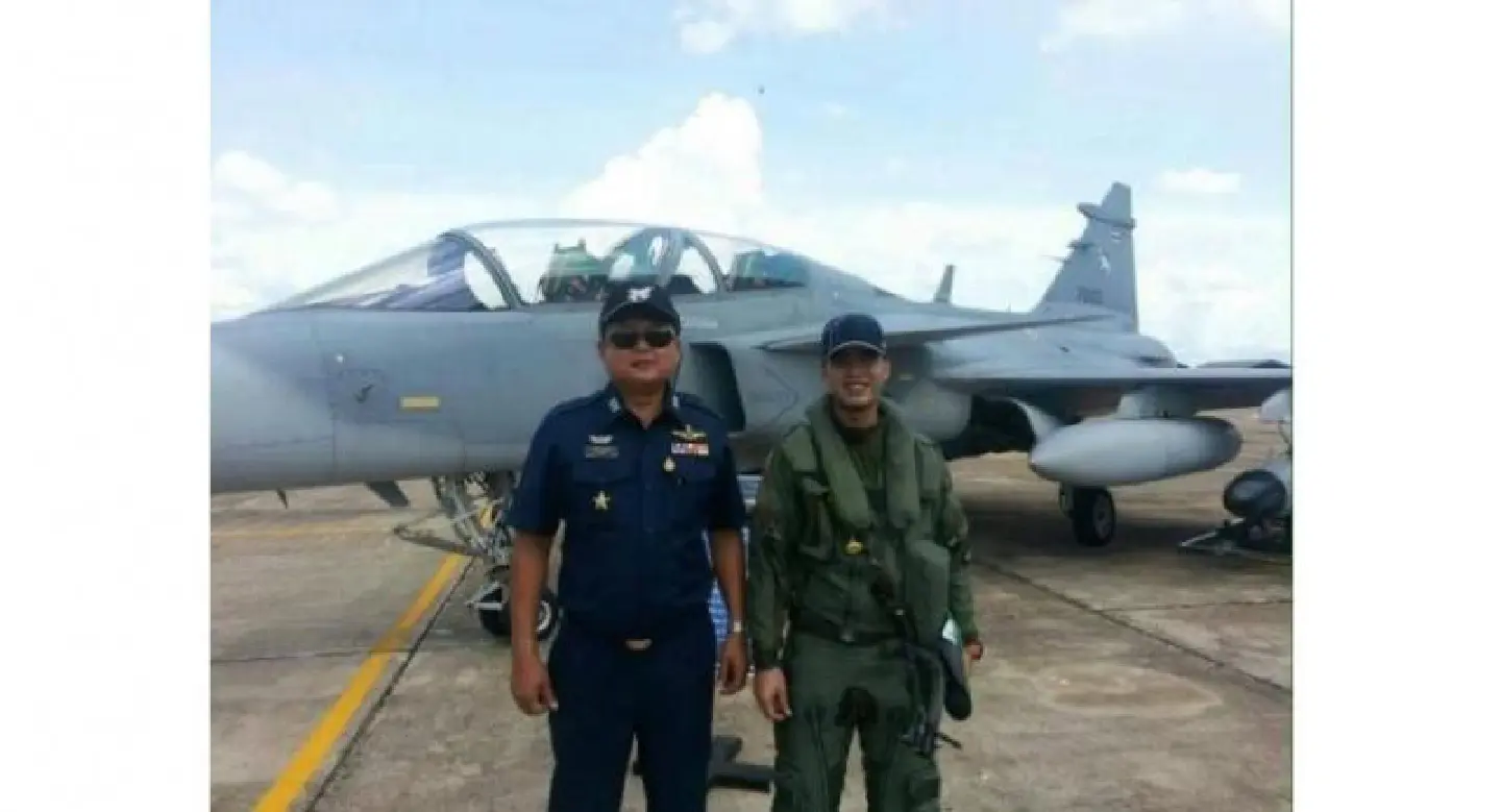 Updated: Pilot killed in fighter jet crash during air show Updated: Pilot killed in fighter jet crash during air show