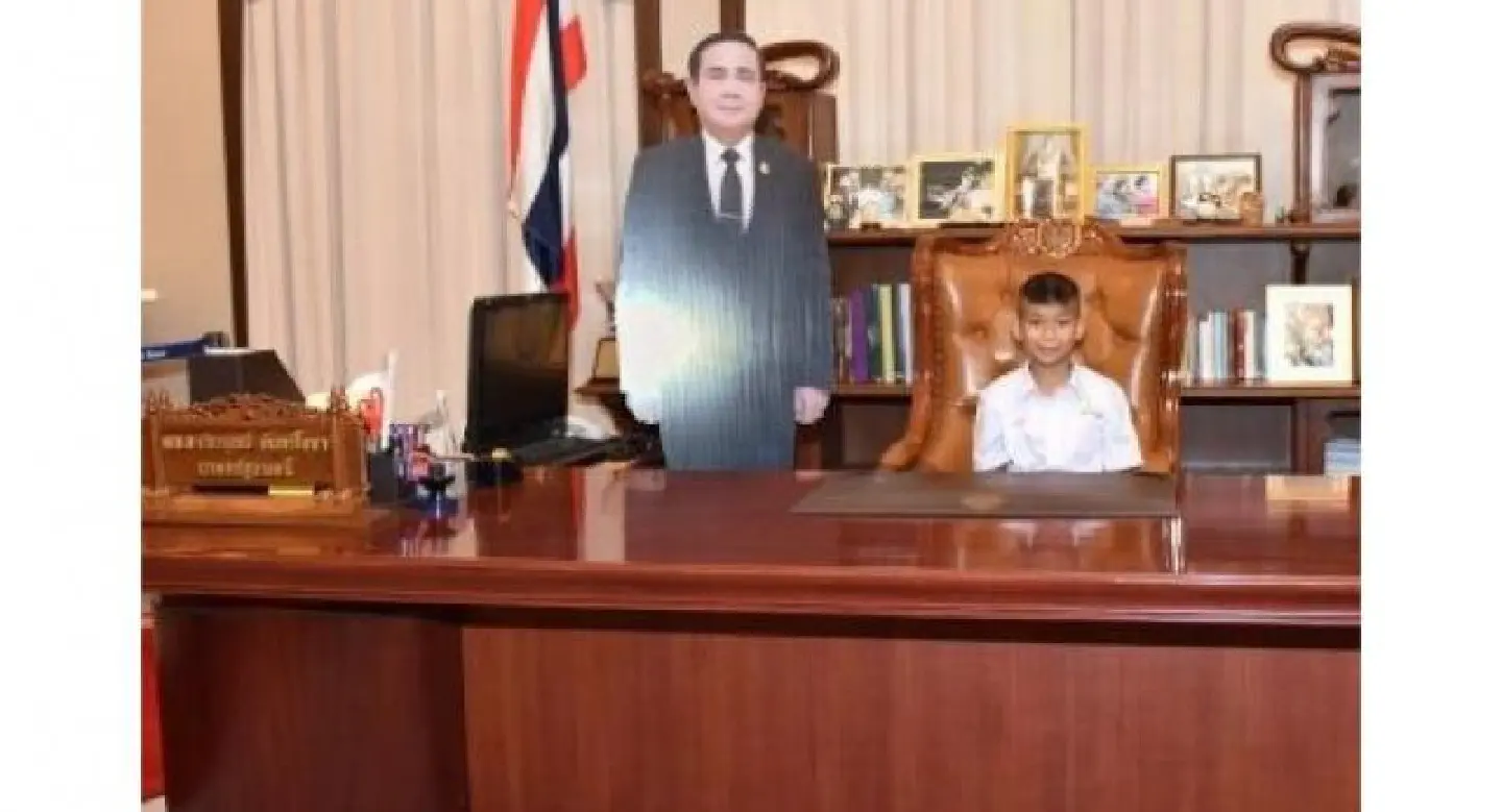 Chumphon boy, 9, first to sit on PM’s chair at Children’s Day event Chumphon boy, 9, first to sit on PM’s chair at Children’s Day event