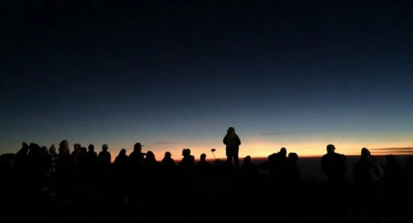 Doi Inthanon frost attracts 5,000 visitors to peak Doi Inthanon frost attracts 5,000 visitors to peak