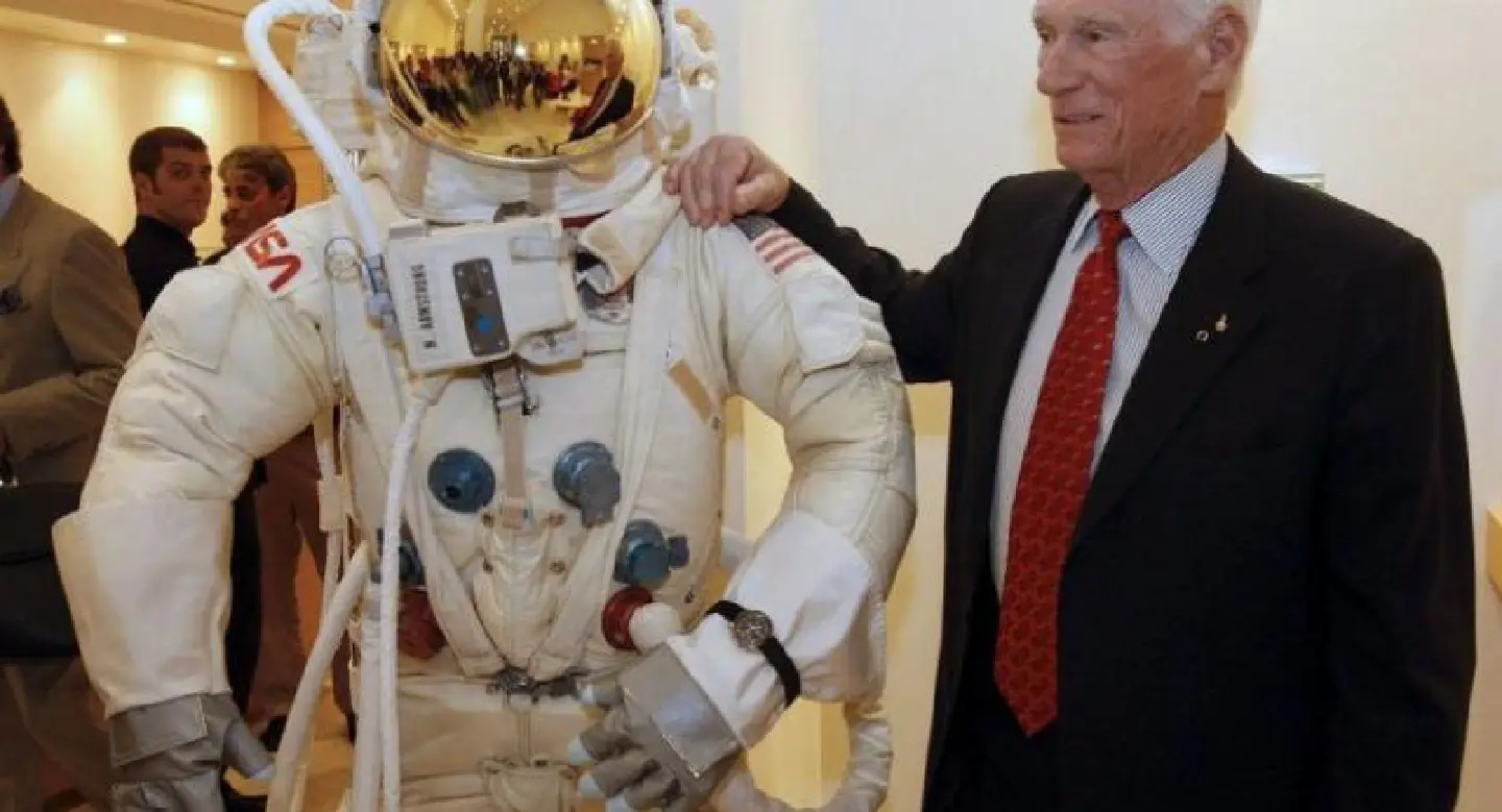 Eugene Cernan, last man to walk on moon, dead at 82 Eugene Cernan, last man to walk on moon, dead at 82