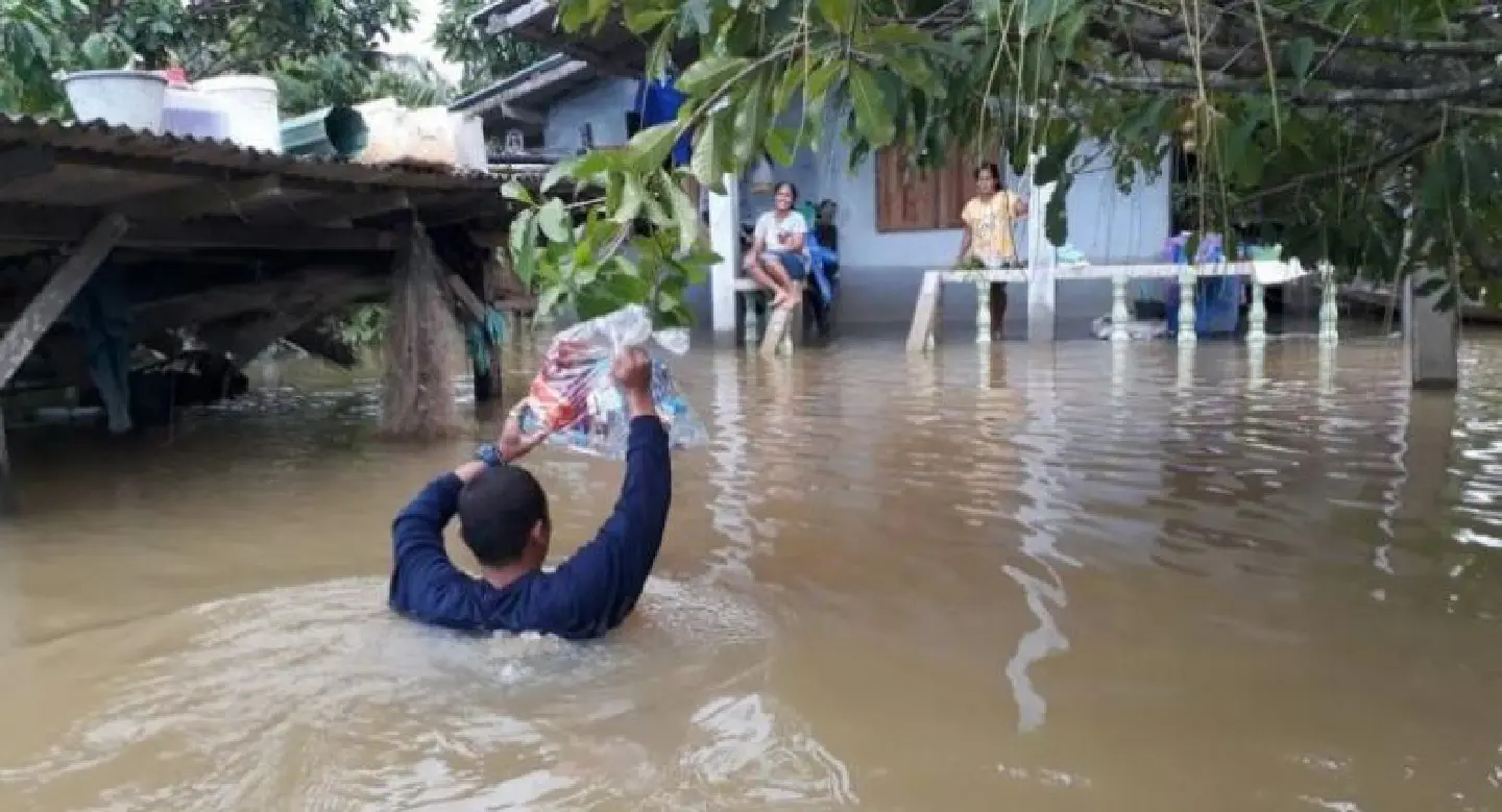 Prayut orders complete surveys of flood damage Prayut orders complete surveys of flood damage