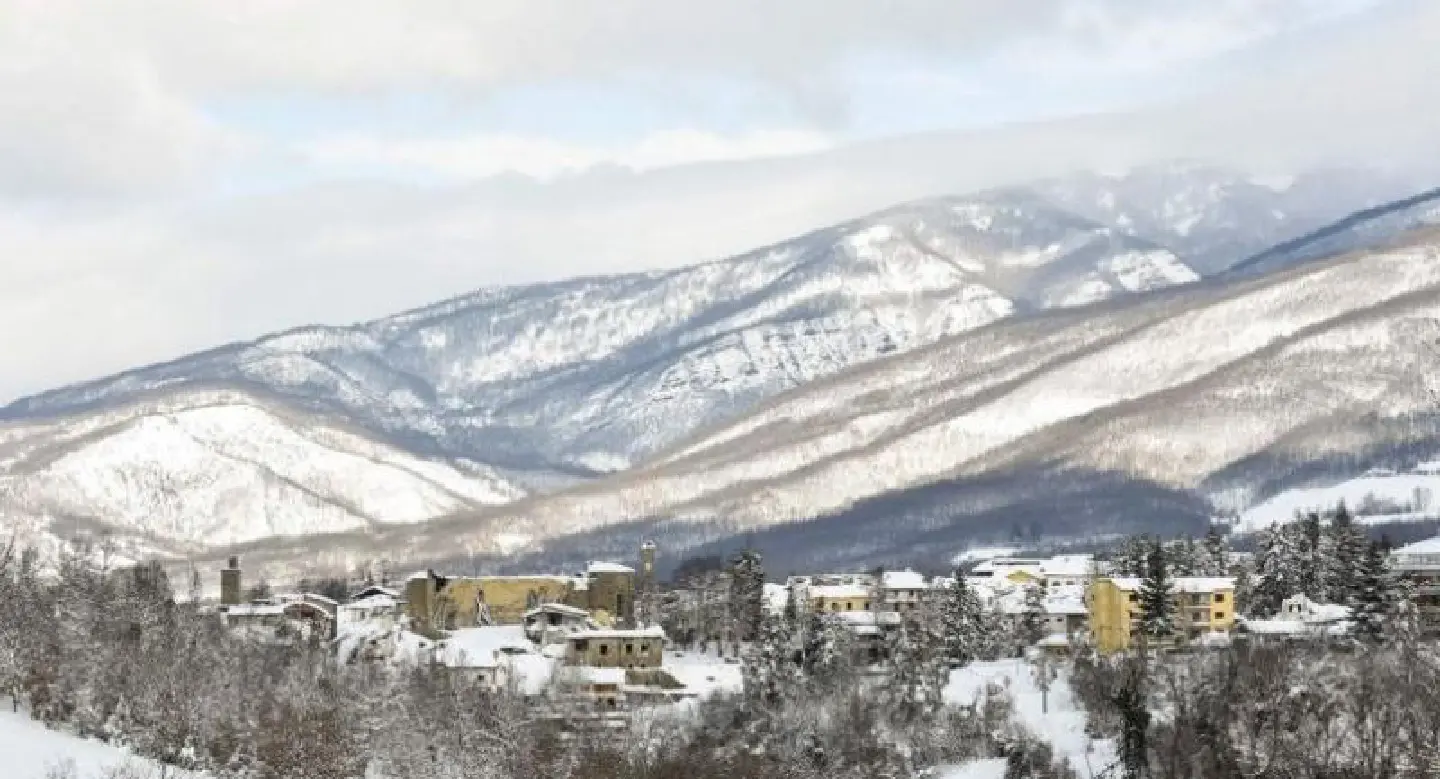 'Many dead' in avalanche-hit hotel after Italy quake 'Many dead' in avalanche-hit hotel after Italy quake