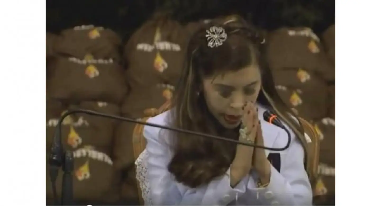 Princess apologises for arriving late Princess apologises for arriving late