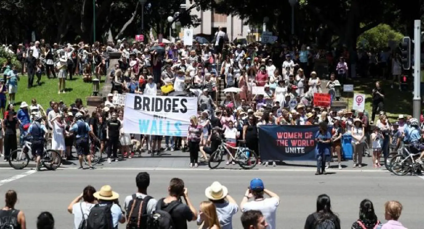 Thousands of Australians kick off anti-Trump Women's March day Thousands of Australians kick off anti-Trump Women's March day