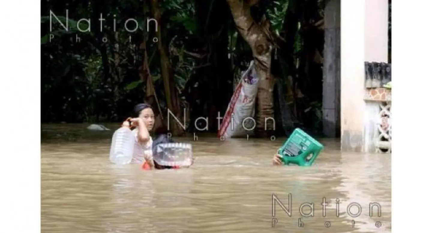 Flood victims in South resort to living on rafts Flood victims in South resort to living on rafts