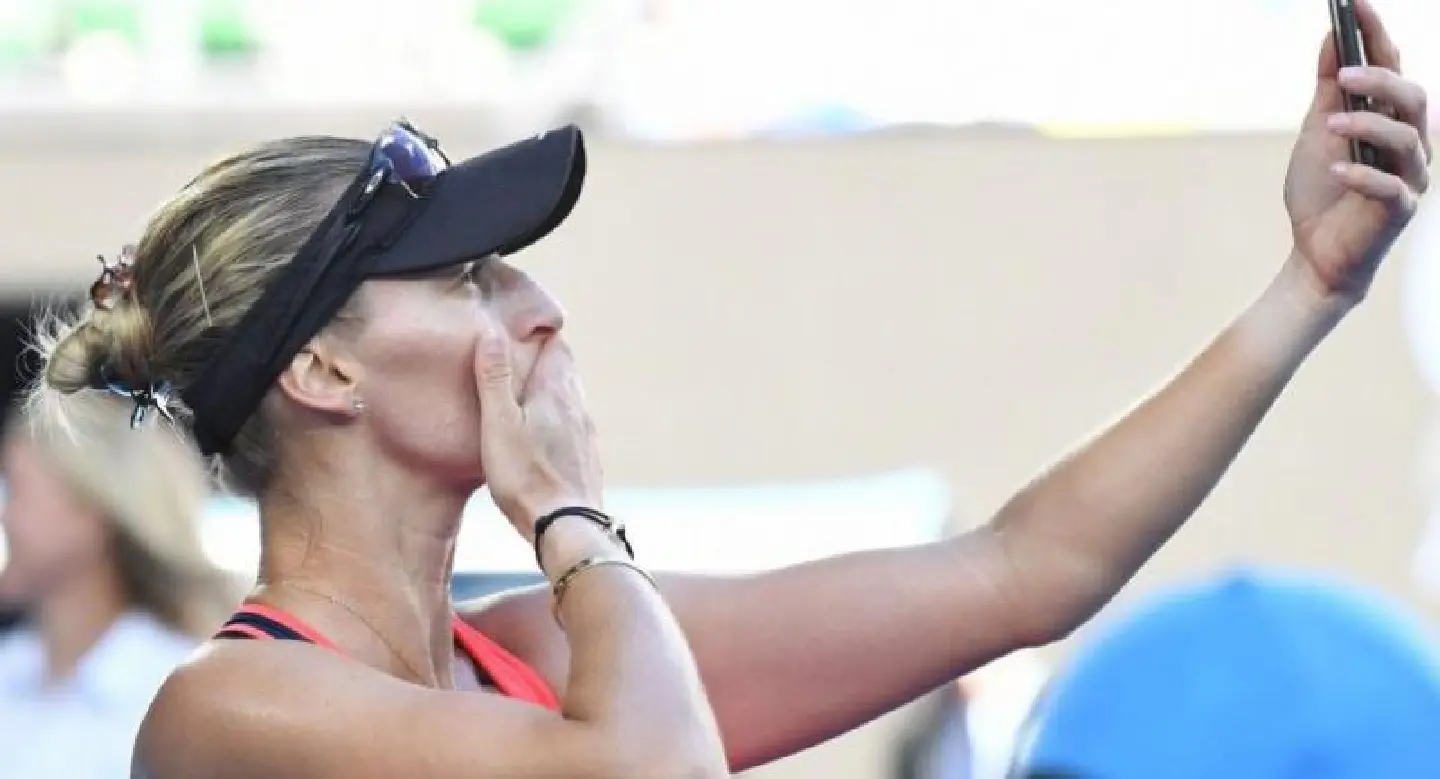 Emotional Lucic-Baroni ends it with a selfie Emotional Lucic-Baroni ends it with a selfie