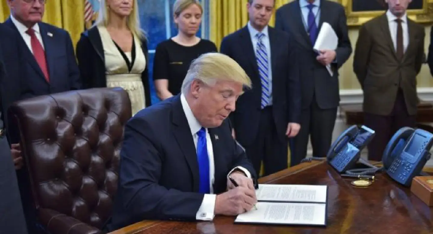 In one week, Trump shakes up Washington and the world In one week, Trump shakes up Washington and the world