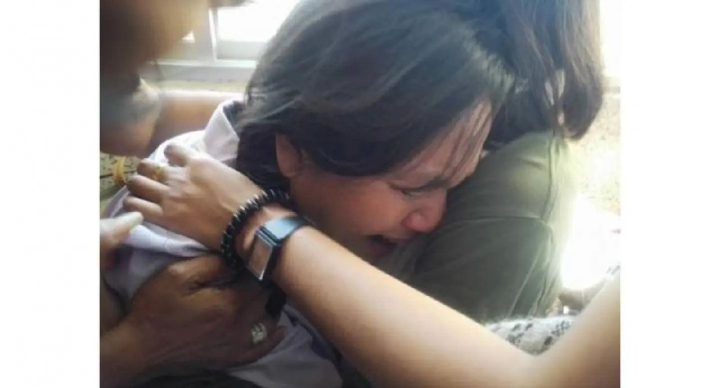 Pai's mother bangs head in court in protest Pai's mother bangs head in court in protest