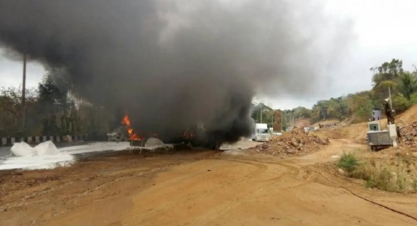 Truck driver killed in 10-vehicle pileup Truck driver killed in 10-vehicle pileup