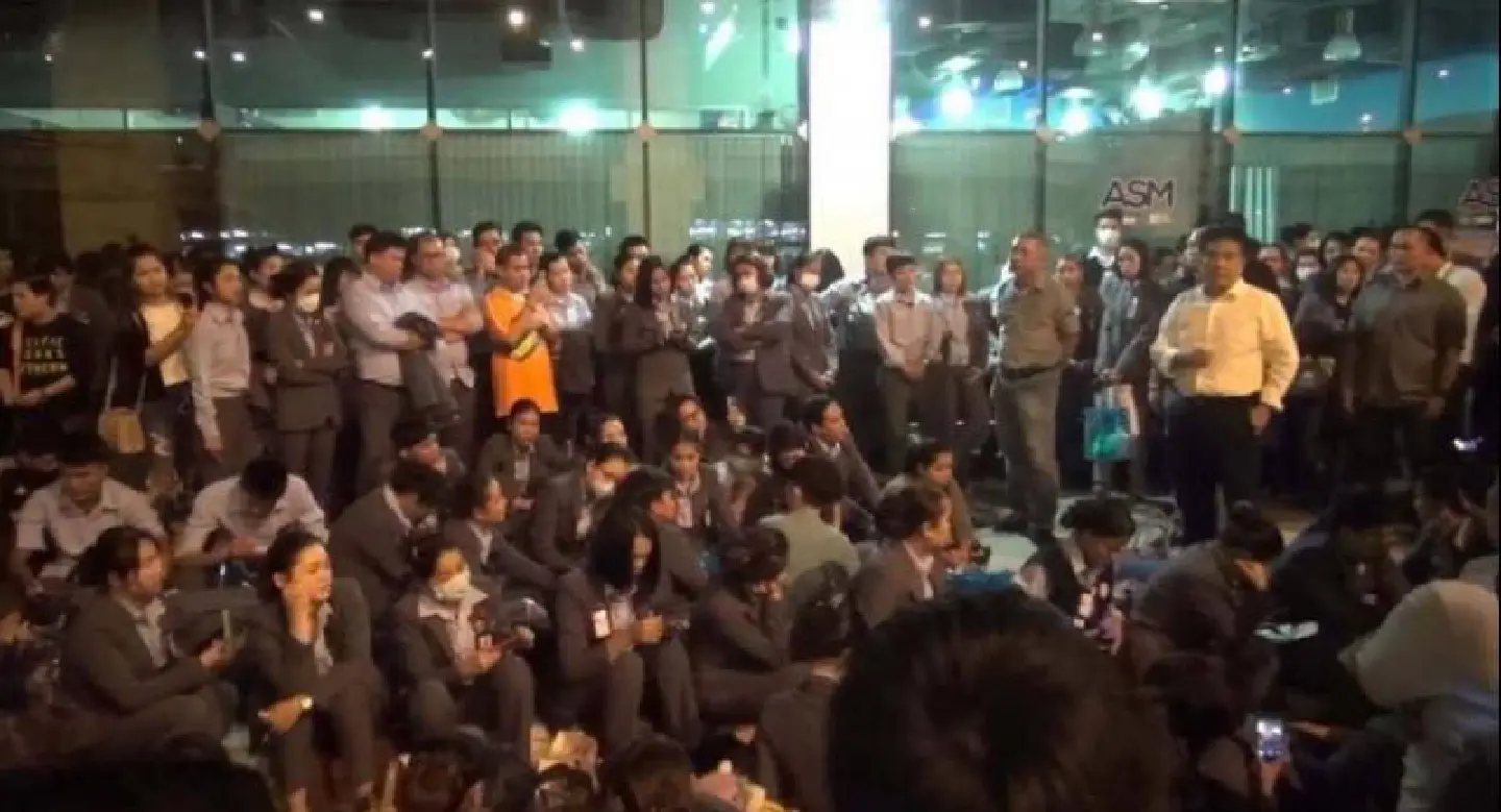 Lawsuit looms over airport strike Lawsuit looms over airport strike