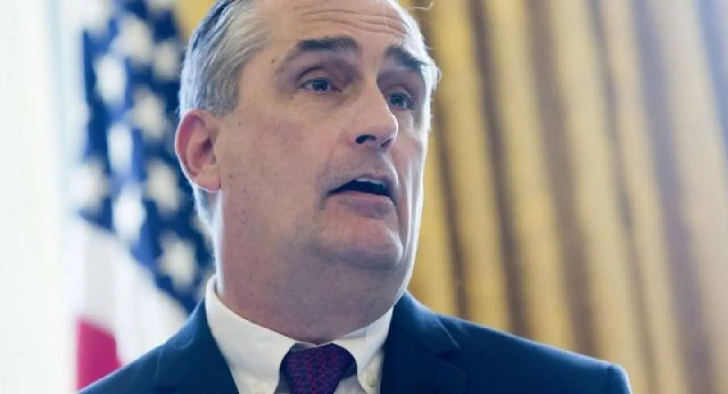 Intel CEO joins Trump to tout US chip factory Intel CEO joins Trump to tout US chip factory