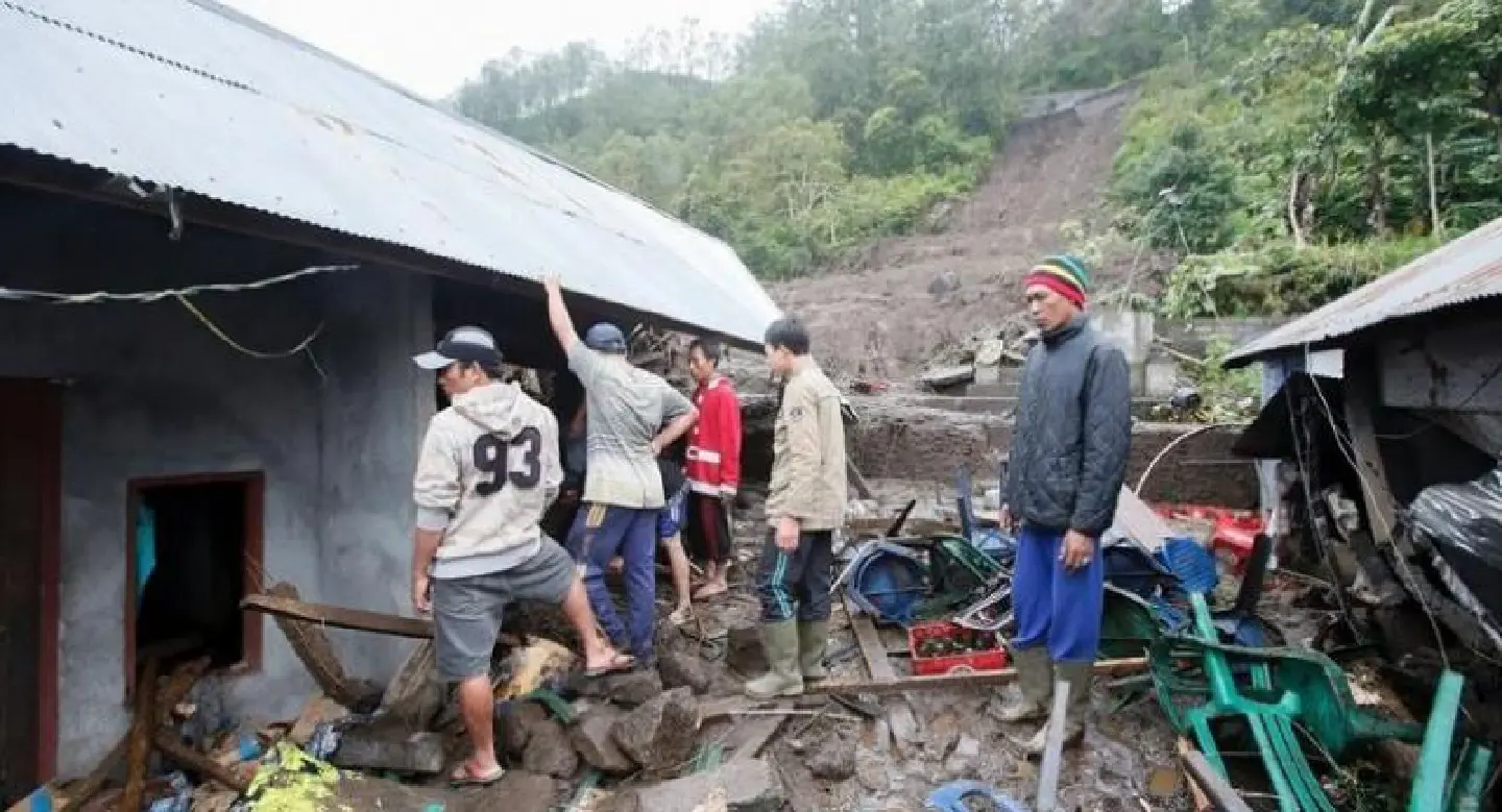 12 dead in landslides on Indonesia's Bali 12 dead in landslides on Indonesia's Bali