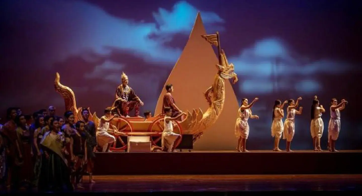 Opera Siam’s study in contrasts Opera Siam’s study in contrasts
