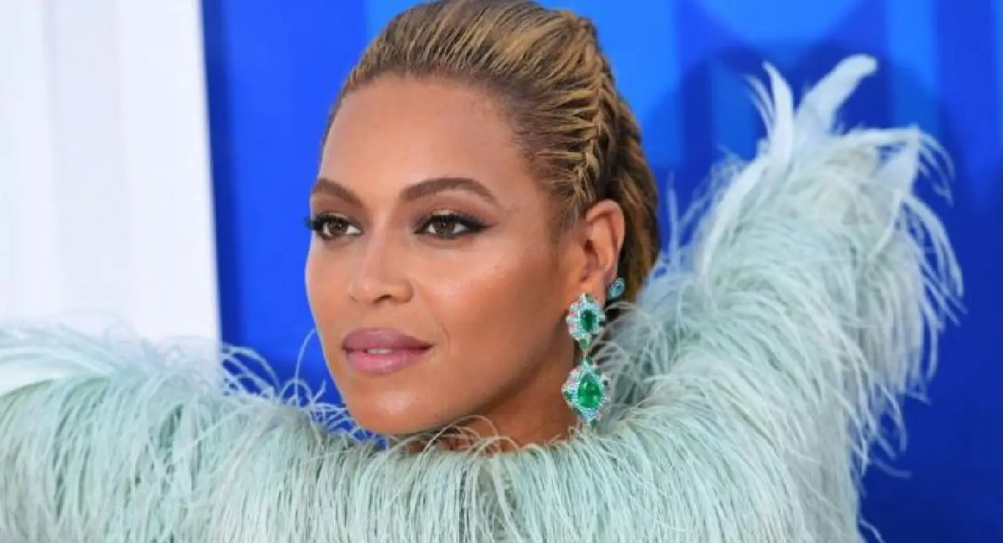 Beyonce vs. Adele at music's biggest night Beyonce vs. Adele at music's biggest night