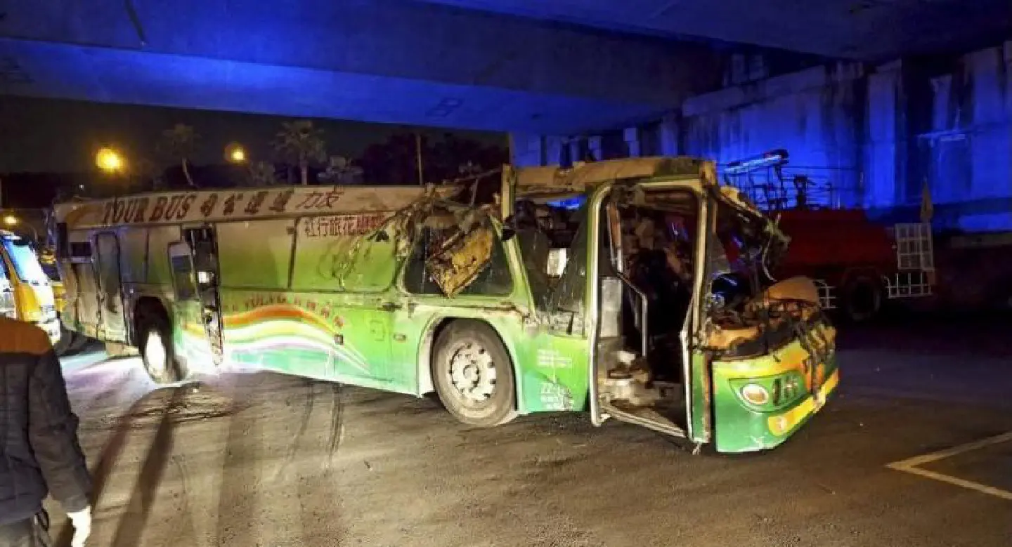 32 dead in Taiwan's worst highway accident for decades 32 dead in Taiwan's worst highway accident for decades