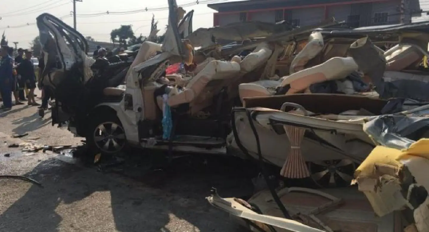 Nine killed in Chiang Rai in collision between cement-mixer truck and van Nine killed in Chiang Rai in collision between cement-mixer truck and van