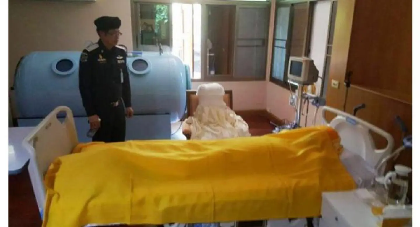 Dhammakaya spokesman denies faking Dhammachayo’s presence in bedroom Dhammakaya spokesman denies faking Dhammachayo’s presence in bedroom