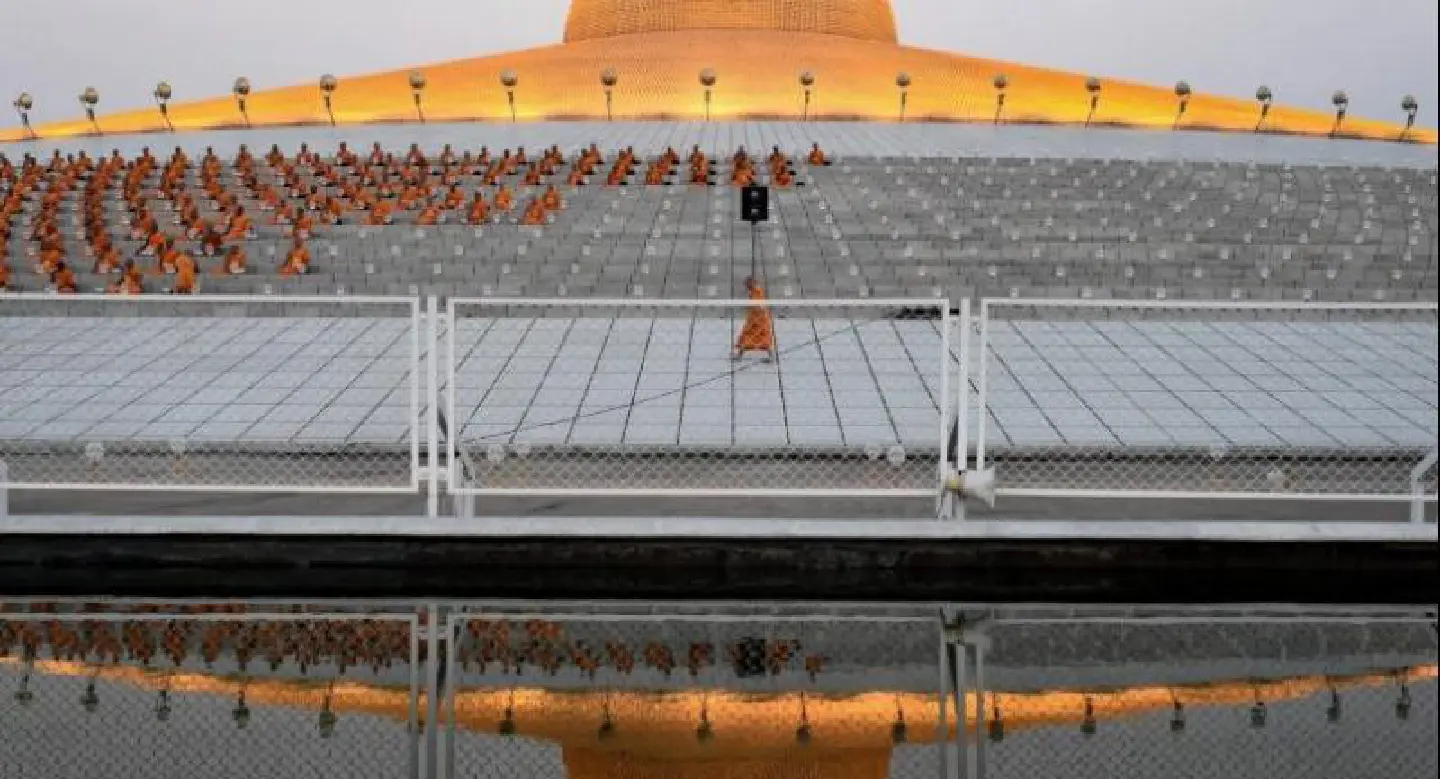 Thai cops find tunnel in manhunt for elderly monk Thai cops find tunnel in manhunt for elderly monk