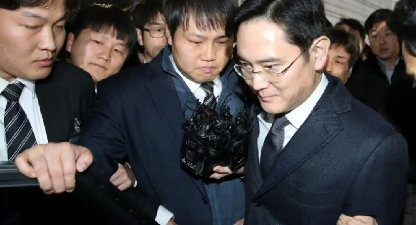 Samsung heir arrested in corruption probe Samsung heir arrested in corruption probe