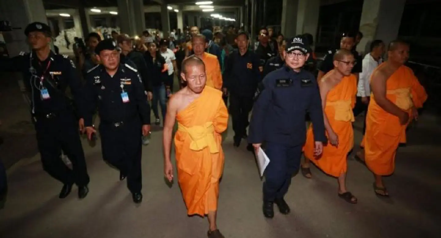 Dhammachayo still at large after second day of searching for him at temple Dhammachayo still at large after second day of searching for him at temple