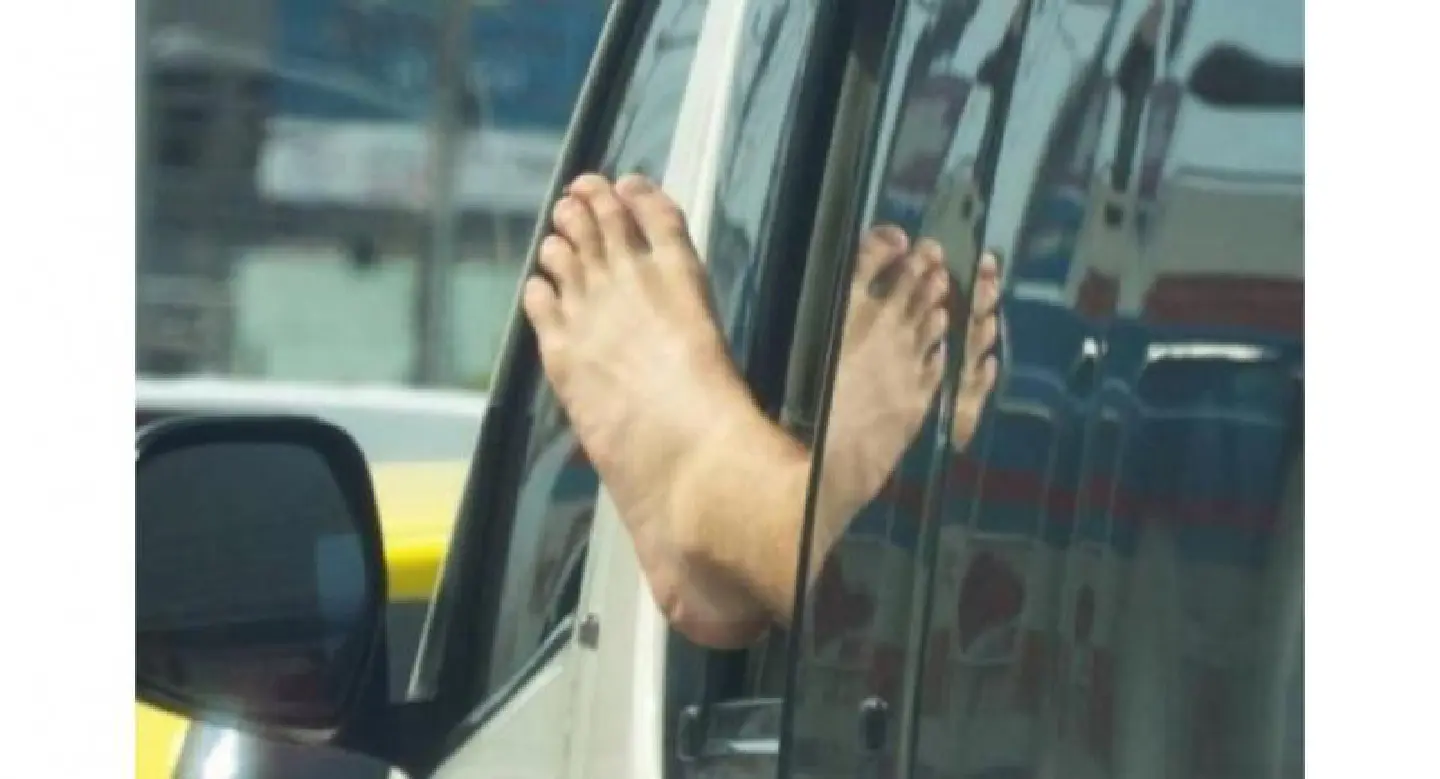 Photos of foot waving foreigner criticized in Phuket Photos of foot waving foreigner criticized in Phuket