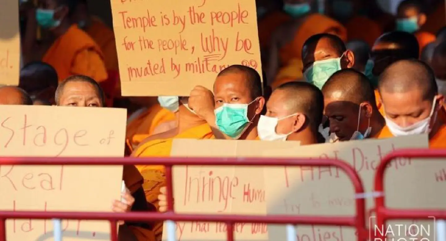 Monks strike back at DSI officials Monks strike back at DSI officials