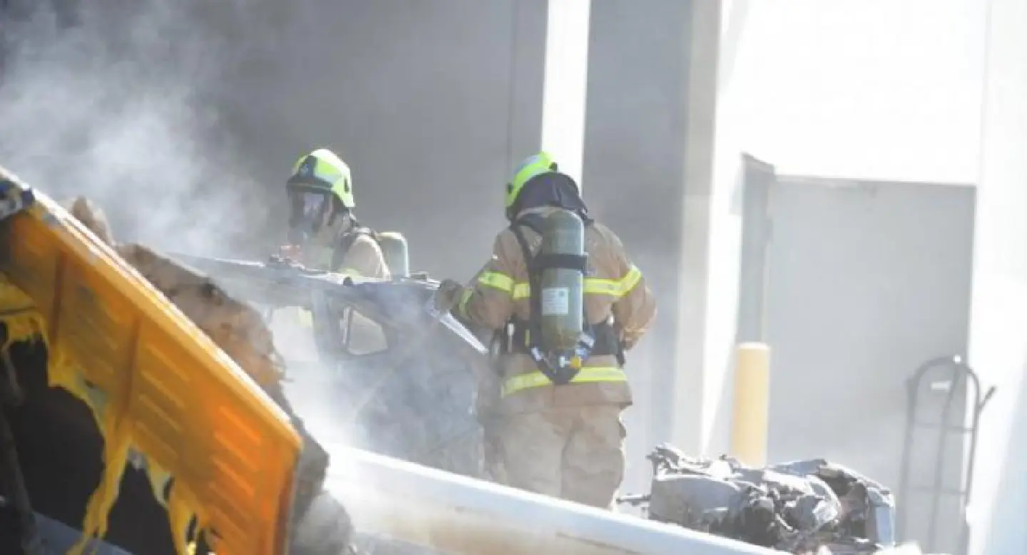 Light plane with five aboard crashes into Melbourne shops Light plane with five aboard crashes into Melbourne shops