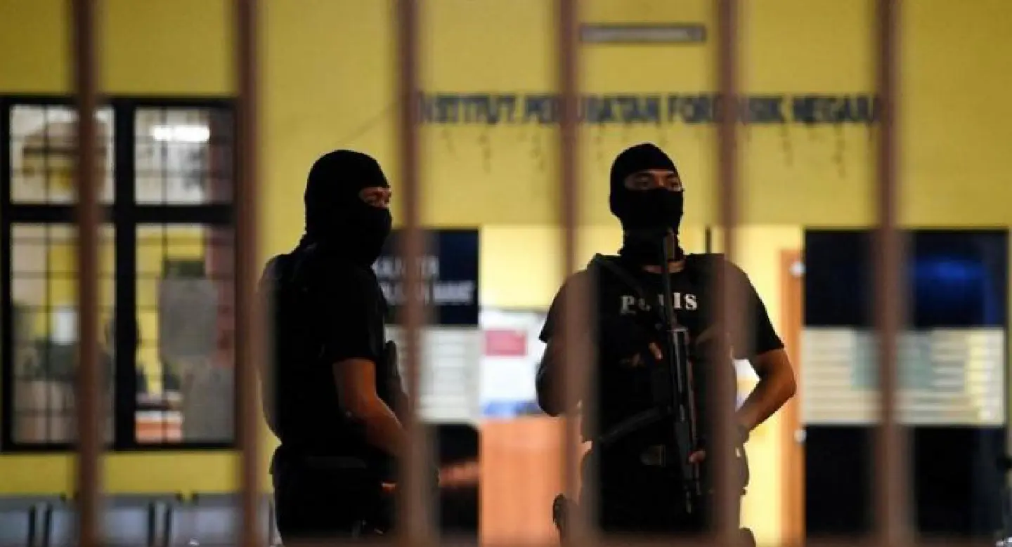 Armed guards at Kim morgue, reports say son arrives for body Armed guards at Kim morgue, reports say son arrives for body