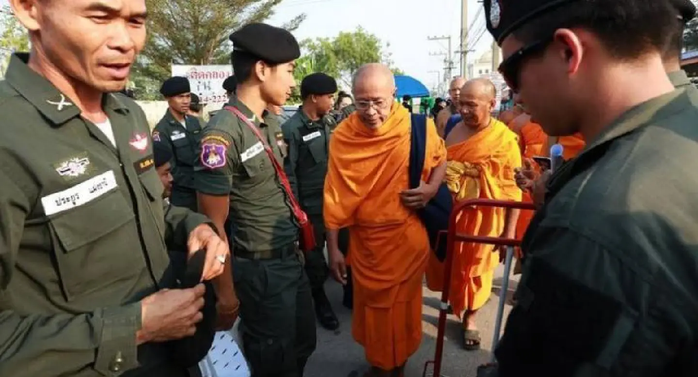 Besieging of Dhammakaya Temple to continue until Dhammachayo surrenders Besieging of Dhammakaya Temple to continue until Dhammachayo surrenders