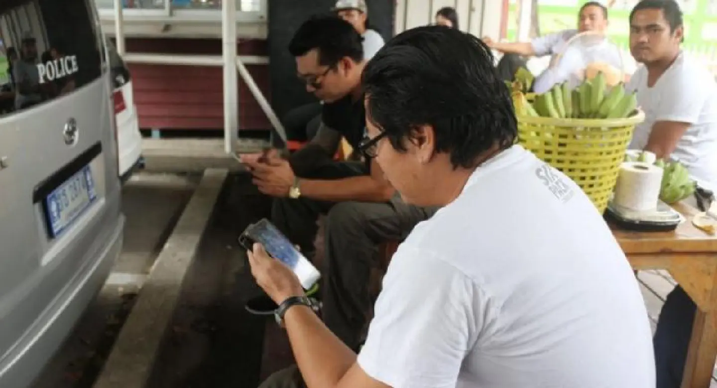 Phone operators asked to block wireless data connection of Dhammakaya Temple Phone operators asked to block wireless data connection of Dhammakaya Temple