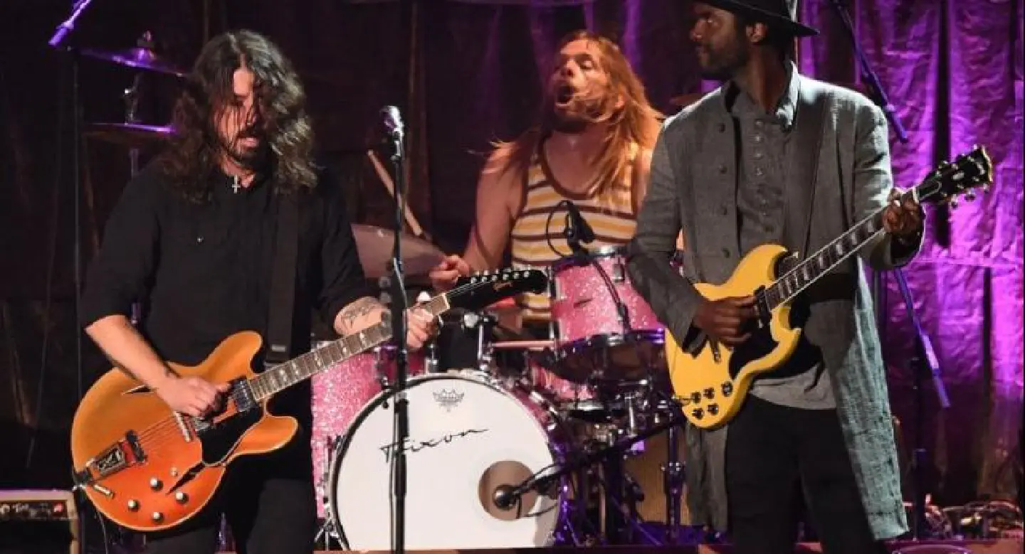 Foo Fighters to headline Glastonbury Foo Fighters to headline Glastonbury