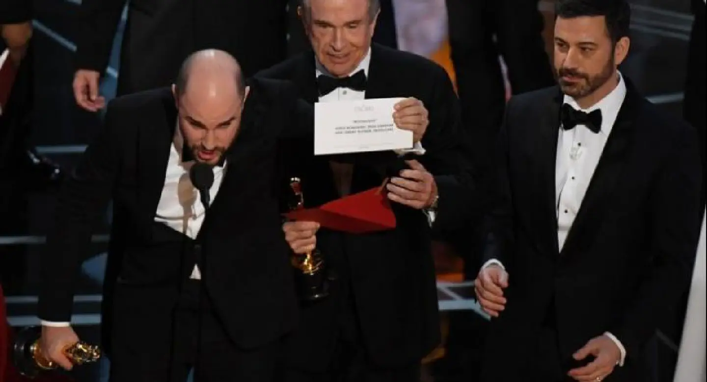 Oscars auditors PwC apologize for best picture mix-up Oscars auditors PwC apologize for best picture mix-up