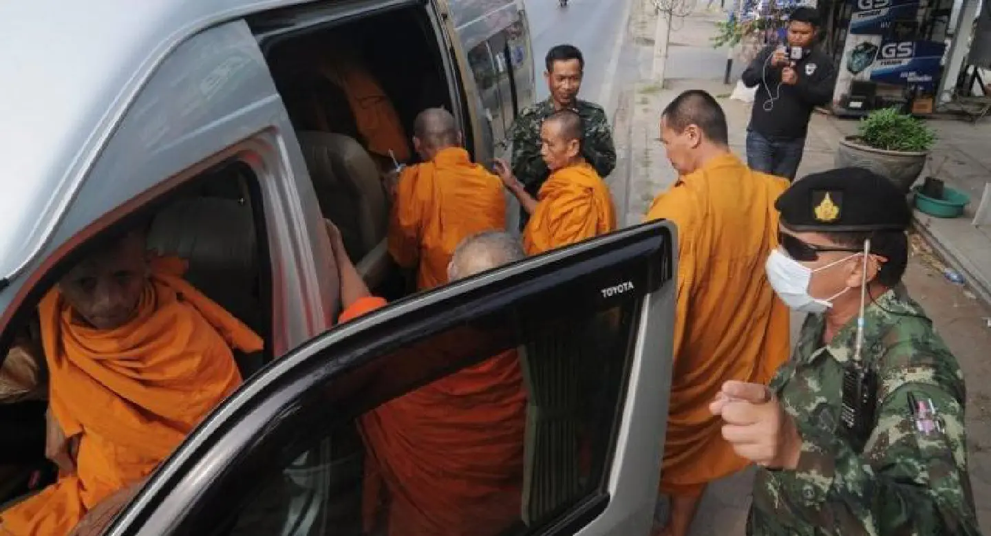 DSI set to summon 10 Dhammakaya protest leaders DSI set to summon 10 Dhammakaya protest leaders