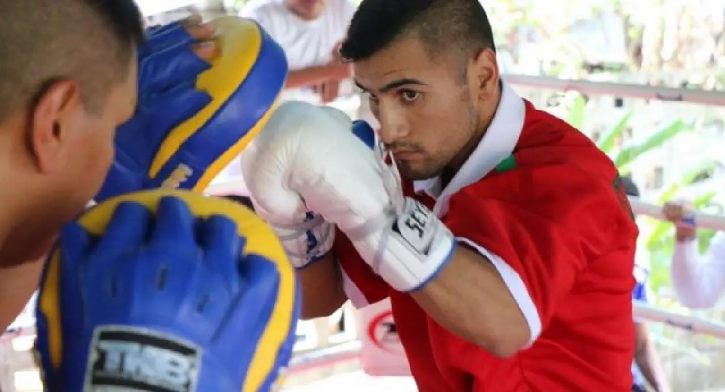 Hernandez shows off his skills as fight with Nawaphon looms