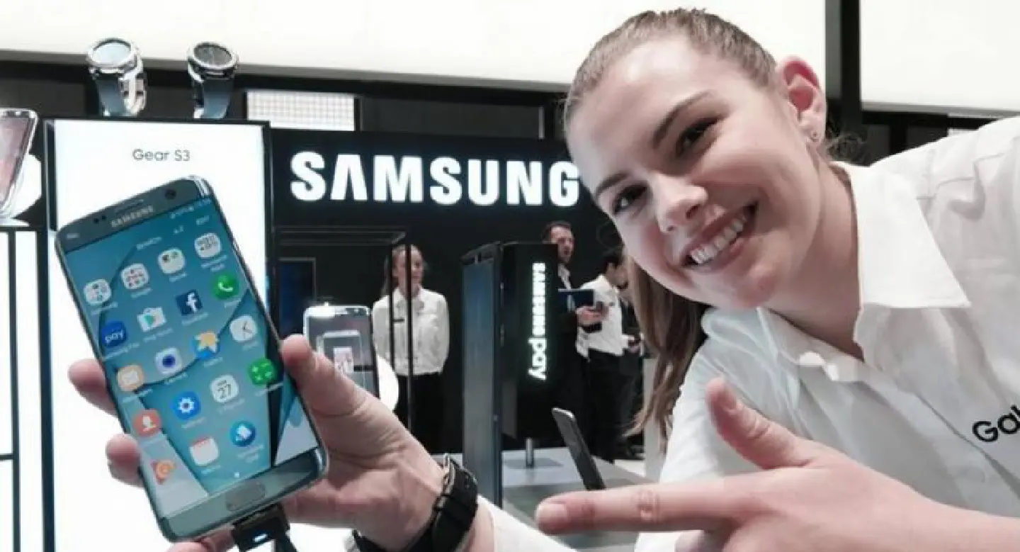 Samsung’s Galaxy S7 edge wins phone award Samsung’s Galaxy S7 edge wins phone award
